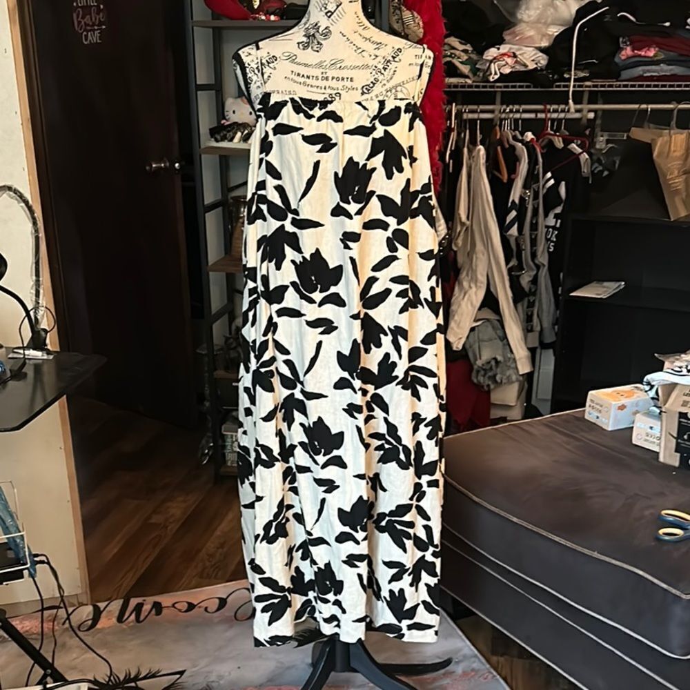 Elegant Linen Black and Cream Floral dress by :New Day with pockets
